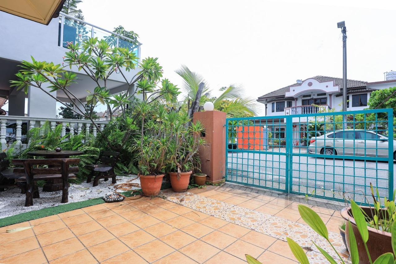 Oyo Home 90229, 3 Little Birds Homestay 4Bhk Malacca Exterior photo